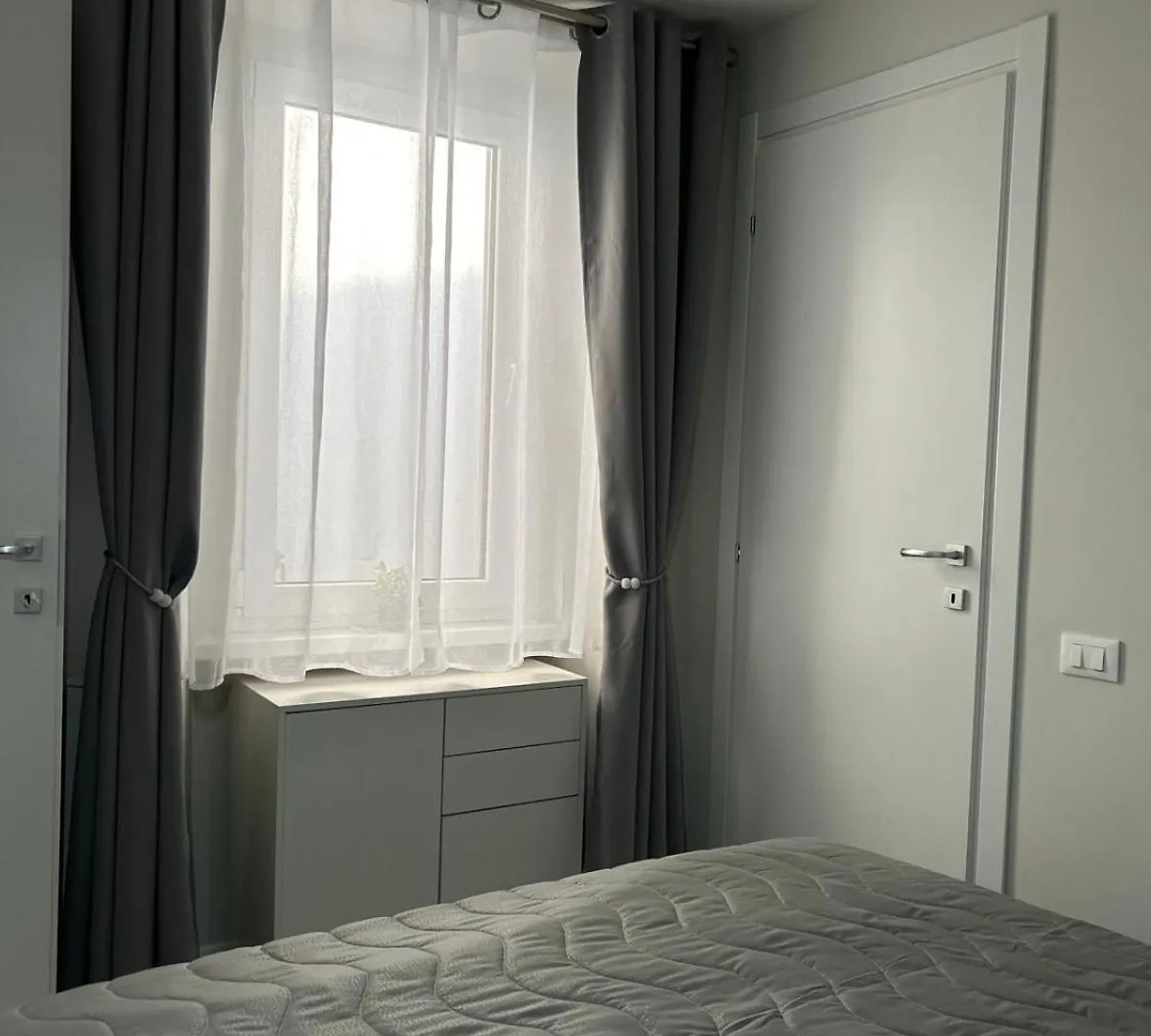 Timco 3-Story Apartment With Lake View And Air-Conditioner Torno