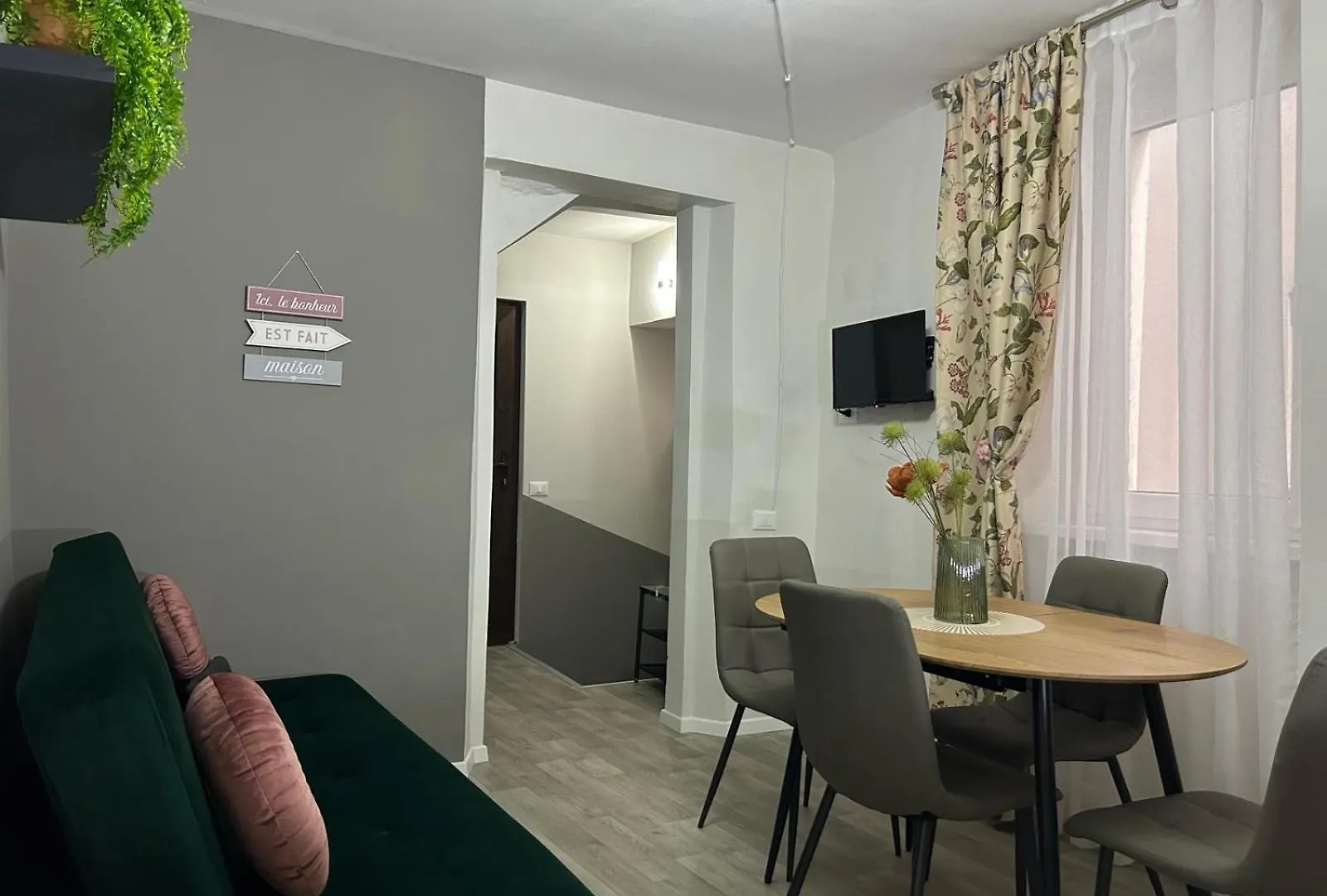 Timco 3-Story Apartment With Lake View And Air-Conditioner Torno