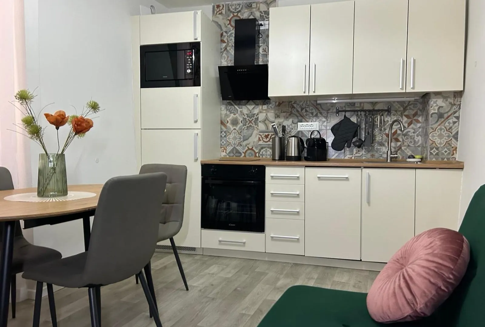 Timco 3-Story Apartment With Lake View And Air-Conditioner 토르노